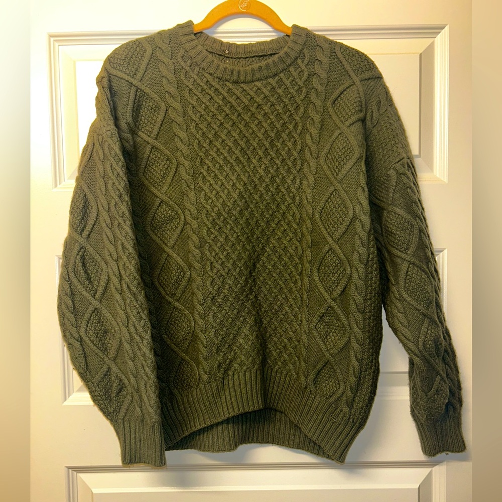 Women’s Aritzia Olive Cable Knit Sweater